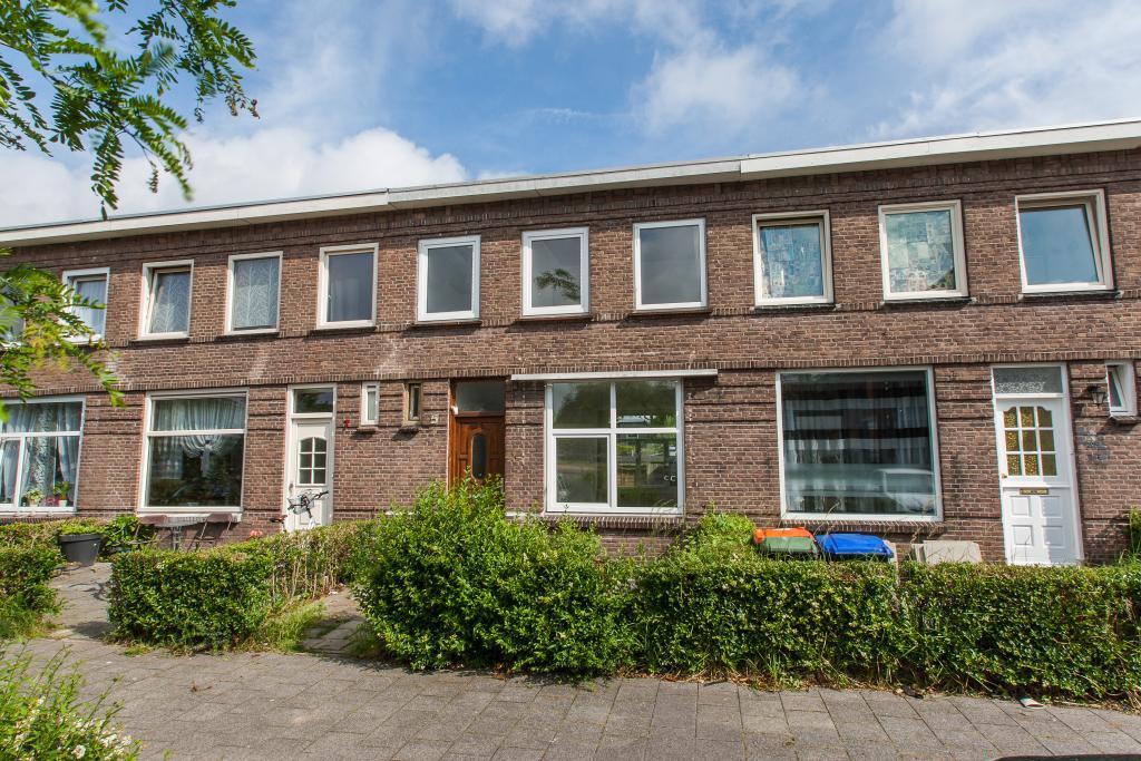 Bent u op zoek naar een woning die u helemaal naar eigen smaak kan afwerken? En bent u tevens in het bezit van 2 rechterhanden? Kom dan zeker eens kijken bij deze ééngezinswoning!