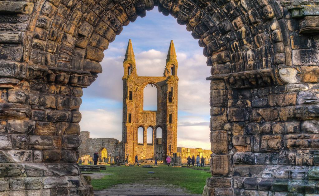 Het graf van Samuel Rutherford is te vinden bij de ruïne van Sint Andrews Cathedral in Schotland De protestanten in gevaar In de tijd van de Hervorming waren de geschriften van Luther ook in Engeland
