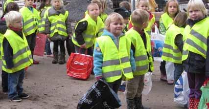 Achter onze school ligt een verkeerspark waar de kinderen hun fietsvaardigheden kunnen oefenen.