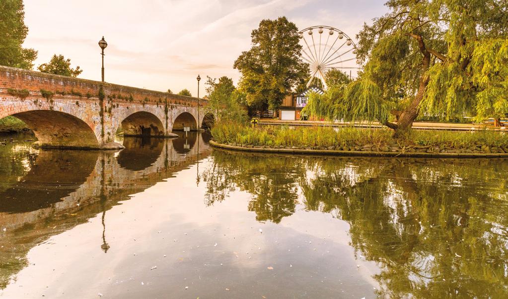 GEMAKKELIJK BEREIKBAAR Na een korte vlucht naar Birmingham bent u binnen een mum van tijd in de West Midlands.