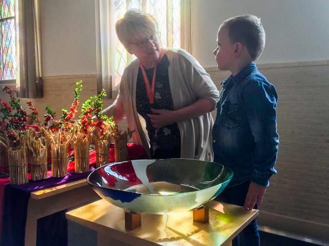 Ruben Zonnenberg, net 24 geworden en geboren en getogen in Wapenveld. Van kinds af aan ga ik al met mijn ouders mee naar deze kerk, maar in de puberteit is dit wat verwaterd.