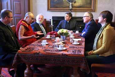 Den Haag, 12 mei Belangrijke onderdelen van het recente bezoek van de Dalai Lama aan Nederland vormden zijn ontmoeting met minister Frans Timmermans en de ontvangst door