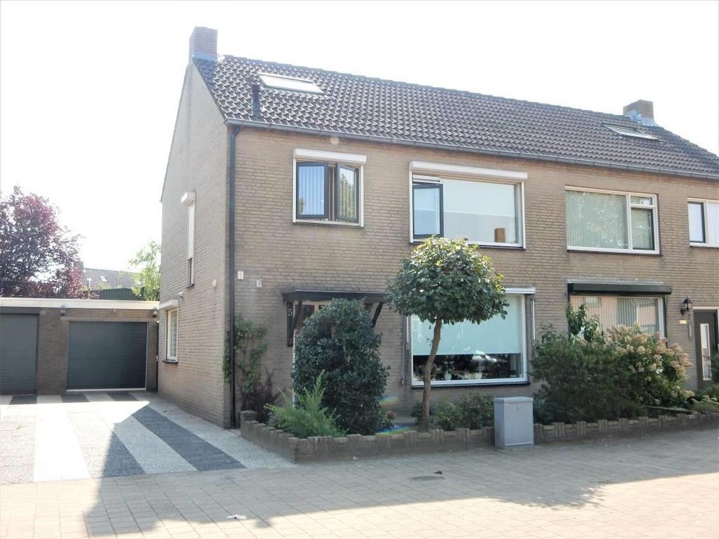 Sint Antoniusstraat 5, 4902 PT Oosterhout Vraagprijs : 255.000,- k.k. Ruime 2 onder 1 kapwoning met voor- en achtertuin, garage en berging.