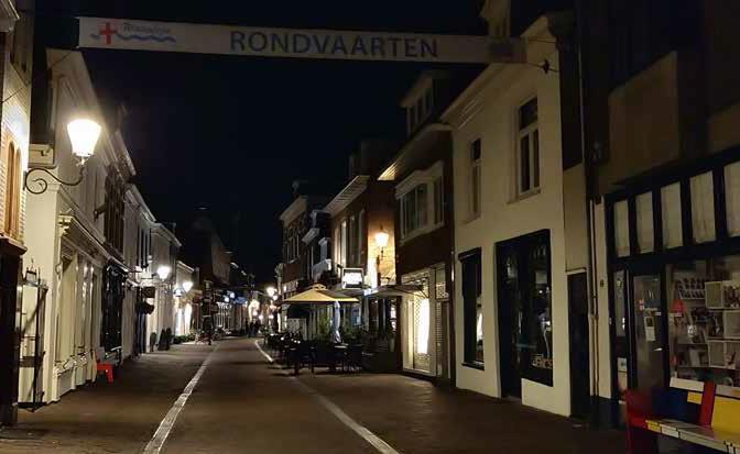 Door de beperkte breedte van het straatprofiel is het eenvoudig het wegdek voldoende gelijkmatig te verlichten. Kortegracht De Kortegracht is een kleine winkelstraat met water.