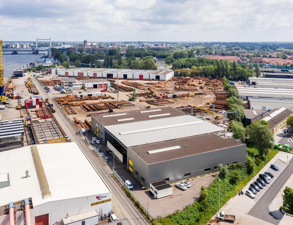 's-gravendeelsedijk 200 te Dordrecht Ca. 2.564 m² bedrijfsruimte met ca. 96 m² kantoorruimte en ca. 2.965 m² buitenterrein.