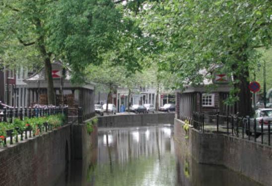 Gouda is een actieve, historische en culturele stad, die jaarlijks miljoenen toeristen trekt met onder andere: Kaasmarkt (van april t/m augustus, elke donder dag) Gouda Waterstad Gouda bij kaarslicht