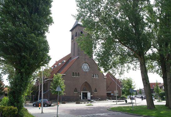 Daarom is er voor gekozen de verbouwing aan de volgende eigenaar " naar zijn smaak " over te laten.