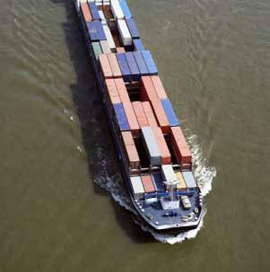 vaart met containers naar Rotterdam Schip wordt