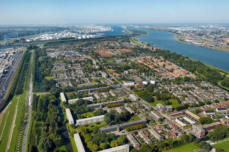 Haven- en Industrie Complex (publiek domein) Woongebied: Rozenburg, Pernis & Hoogvliet: 12.500+35.000+4.800 inw. Werknemers in Europoort elke dag: 175.