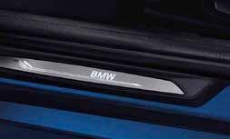 BMW INTERI incl. excl. BMW kledinghanger voor Travel & Comfort System. Alleen in combinatie met Travel & Comfort basisdrager. BMW opklaptafel. Alleen in combinatie met Travel & Comfort basisdrager. BMW universele haak.