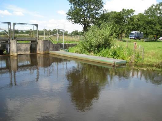 4.1.2 De Wit- vispassage Drachten-Zuid In het Verbindingskanaal nabij Drachten-Zuid bevindt zich een driedelige klepstuw.