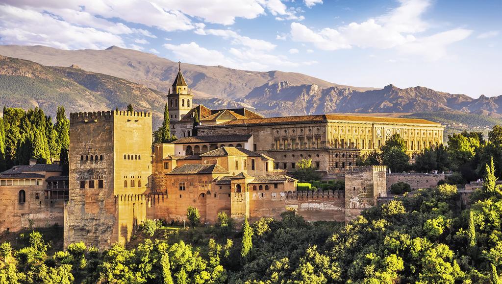 Alhambra in Spanje, waar Karel V zijn paleis op het Moorse fort liet bouwen De Hervorming in de Nederlanden Vervolging Karel V wilde één rijk, één heer, één godsdienst.