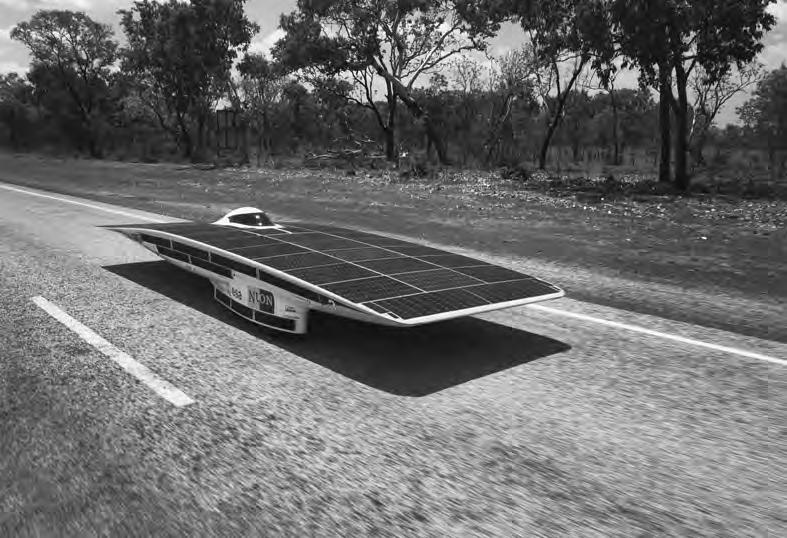 Opgave 2 Nuna-4 De Nederlandse zonneauto Nuna-4 heeft de World Solar Challenge dwars door Australië gewonnen.