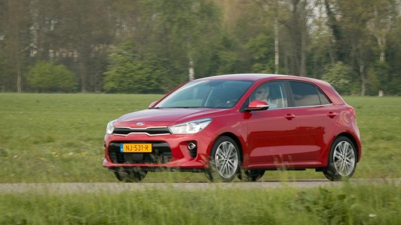 prima en kennen we qua lay-out al uit de [test=1146]picanto. Tijdens het rijden merk je dat de C-stijl wat aan de brede kant is en dat je makkelijk zaken over het hoofd ziet.