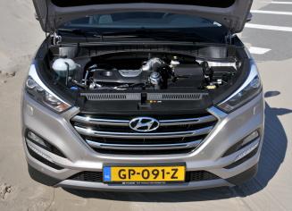 Specificaties Hyundai Tucson 1.6 T-GDi Premium 4wd DCT Maten en gewichten Lengte x breedte x hoogte Wielbasis 448 x 185 x 165 cm 267 cm Gewicht Aanhanger Aanhanger geremd 1.509 kg 750 kg 1.