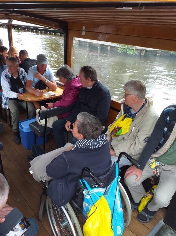 Woensdag 10 juli Na het ontbijt zijn we naar Giethoorn gereden.