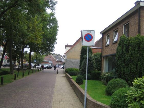 Het deelgebied ligt bij de rotonde op de hoek van de Frieswijkstraat (westen) en de Callenbachstraat (oosten).