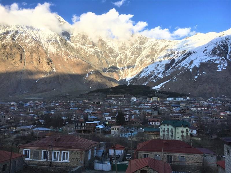 op Kazbegi, uitvalbasis