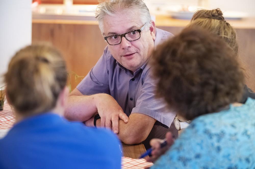 Kwetsbare oudere in Best staat centraal in zorgnetwerk van huisarts, praktijkondersteuner en wijkverpleegkundige IGJ juli 2019 twee POH-O s en drie wijkverpleegkundigen