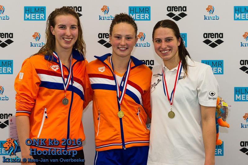 90 sec) en Birgit Zij stond aan de start op de 100 vlinder en de 200 wissel. Ze vlinderde met een pr van 0.05 sec naar de 47 e plek en op de 200 wissel tikte zij als 61 e aan.