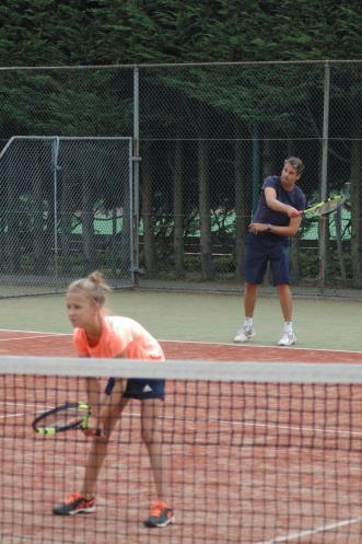 Ze spelen dan tegen Hans en Marieke en Eric (de Groot) en Agniet tegen Eric (van Dijk) en Lilian. Maandag 3 september worden twee kwart finale in het gemengd dubbel gespeeld.