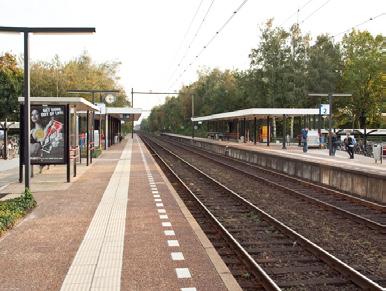 (Coop), het treinstation van Heeze en diverse sportvoorzieningen.