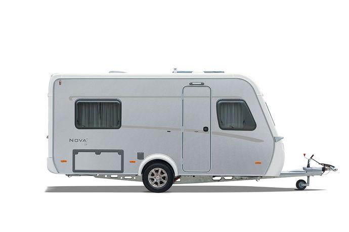 ERIBA Nova Light - Compacte caravan voor op reis Zuinig en veilig onderweg. Hoeveel vakantiecomfort kan een caravan uit de compactklasse bieden? De ERIBA Nova Light geeft daarop.