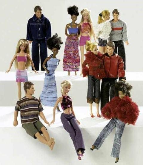 BARBIE KLEDING Welkom in de fantasierijke glitz en glamour wereld van Barbie. Super leuke workshop geschikt voor de beginnende naaister en gevorderden. Kostprijs: 30 (2 sessies) inclusief materiaal.