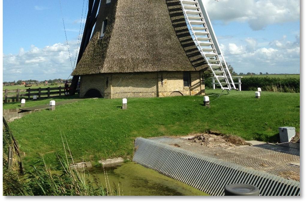 in het licht van de historische strijd tegen het water. Ook het begrip Poldermodel herinnert aan de bepalende rol van het water.