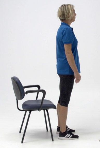 Oefening 8 Squat: 1. Ga voor een stoel staan. 2.
