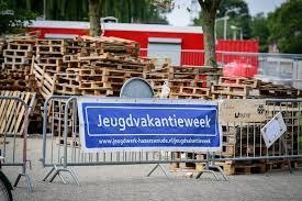 steun en medewerking In een van komende weken worden er op school ook aanmeldformulieren voor de Huttenbouw uitgedeeld. Kinderen kunnen deze dan inleveren bij hun leerkracht.