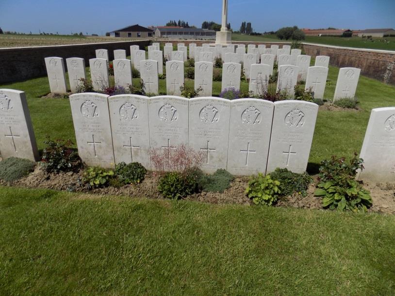 Allen, behalve één, behoorden tot de 36 th (Ulster) Division. Er zijn in totaal 58 slachtoffers uit de Eerste Wereldoorlog begraven.