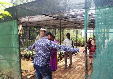 Op 21 november 2018 vertrok Bert Holvast weer naar Bangalore en hij trof daar: Apanna tuinman Srinavas sociaal werker en timmerman Apayyama kokkin Sharma directeur van de Campus Er werd een driedaags