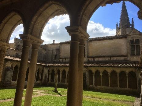 Vanuit het prachtige wijnplaatsje St Emilion zijn verschillende chateaus in de regio Bordeaux bezocht.