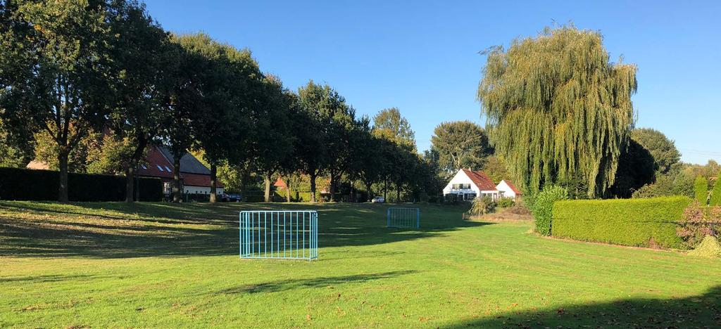 De Herven ligt ingesloten tussen de Bruistensingel, Balkweg en Hervensebaan. Het natuurgebied De Heinis ligt voor een groot 11 12 10 9 8 4 7 5 6 gedeelte binnen de buurtgrenzen.