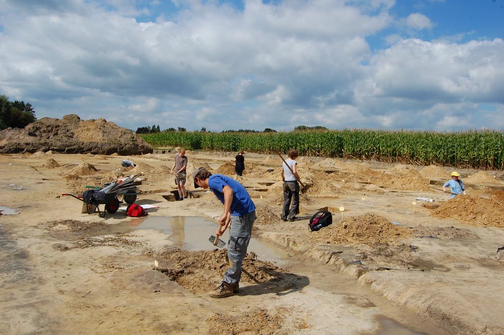 Kale - Leie Archeologische Dienst 81 Fig. 81: Overzichtsfoto van de werkzaamheden op het terrein aan de Suprabazar.