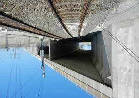 Figuur 3: Deze foto s tonen de zichtbeperking t.h.v. de boog c.q. het viaduct (van weerskanten).