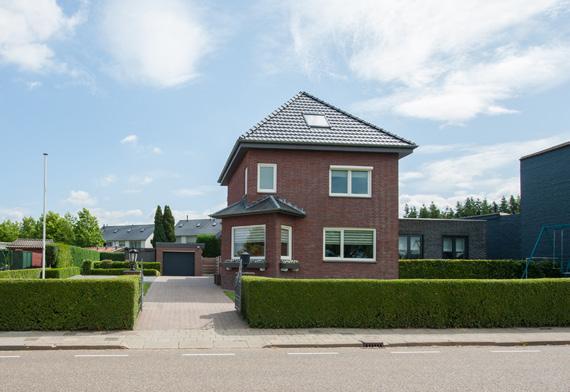 moderne huis is helemaal top! De ligging is een plaatje met een superieur uitzicht op het Limburgse Heuvelland. Ook de staat van het onderhoud en afwerking zijn helemaal in orde.
