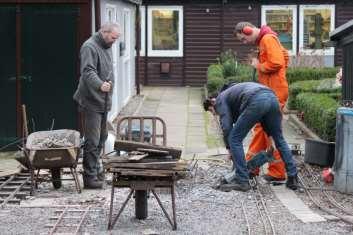 Bij het uitrijden van het depot kom je als eerste een van de 2 wissels tegen van het driehoeksspoor. Dit wissel was verkeerd leidend en moest wegens praktische redenen vervangen worden.