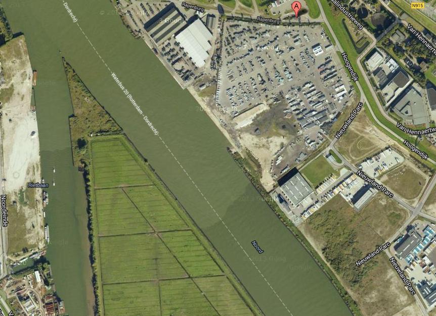 1 Locatie Alblasserdam 1.1 Beschrijving van de locatie Op industrieterrein Nieuwland Parc te Alblasserdam is in week 19 van 2014 een 50 meter lange onverankerde damwand verwijderd.