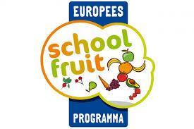 kinderen gratis drie porties groente en fruit per week op school. De school doet namelijk mee aan EU-Schoolfruit! Ook zijn er lessen over fruit, groente en gezonde voeding.