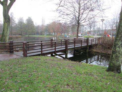 3.2.2 Houten brug met tussensteunpunten (Br02) Binnen het areaal van de gemeente Castricum bevinden zich 10 objecten die onder dit type kunnen worden ingedeeld.
