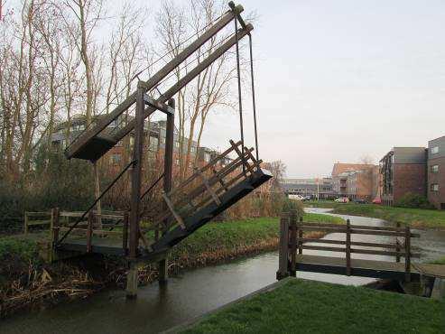 3.2.6 Beweegbare brug (Br08) Binnen het areaal van de gemeente Castricum bevinden zich 3 objecten die onder dit type kunnen worden ingedeeld. De gemiddelde afmetingen (lxb) zijn 8 bij 2,5 meter.