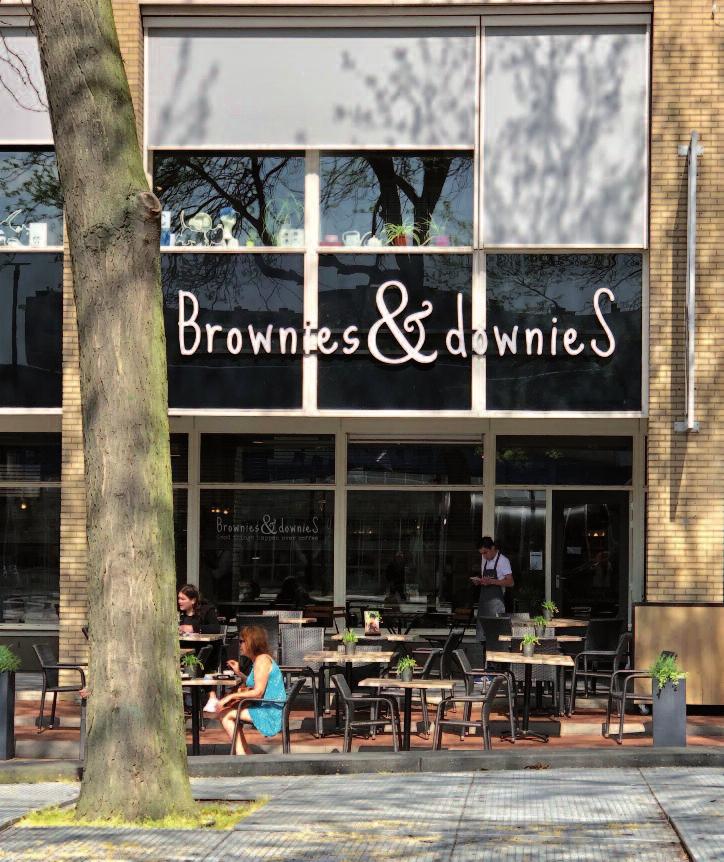6 BGC NIEUWS Leukste restaurant van Zuid- Holland in Capelle! Apetrots op haar team is Jolanda Opschoor, manager van het restaurant Brownies & Downies, aan het Stadsplein in Capelle aan den IJssel.