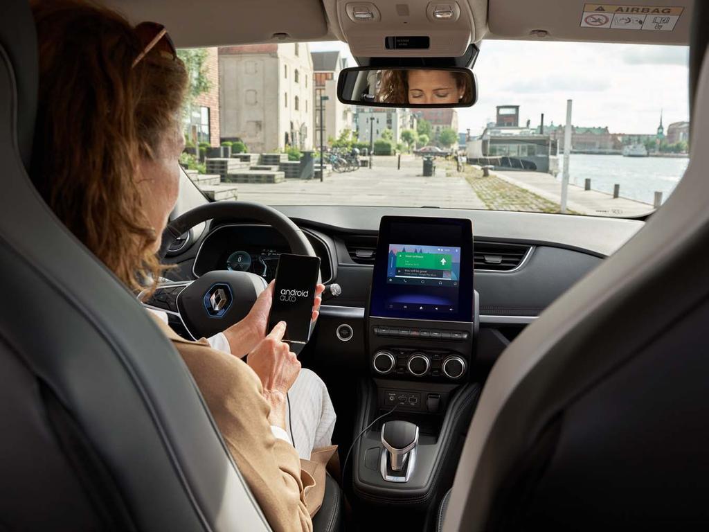 Navigatie op maat Dankzij het nieuwe EASY LINK-multimediasysteem en het grote 9,3-inch multimediascherm* met Android Auto - of Apple CarPlay-compatibiliteit kun je jouw afspeellijsten beluisteren,