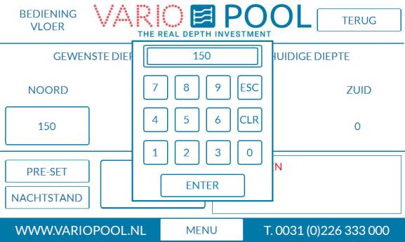 De diepte van de beweegbare bodem instellen; 1. Druk op de knop onder het woord NOORD er zal een numeriek toetsenbord verschijnen om de diepte van de vloer in te geven.