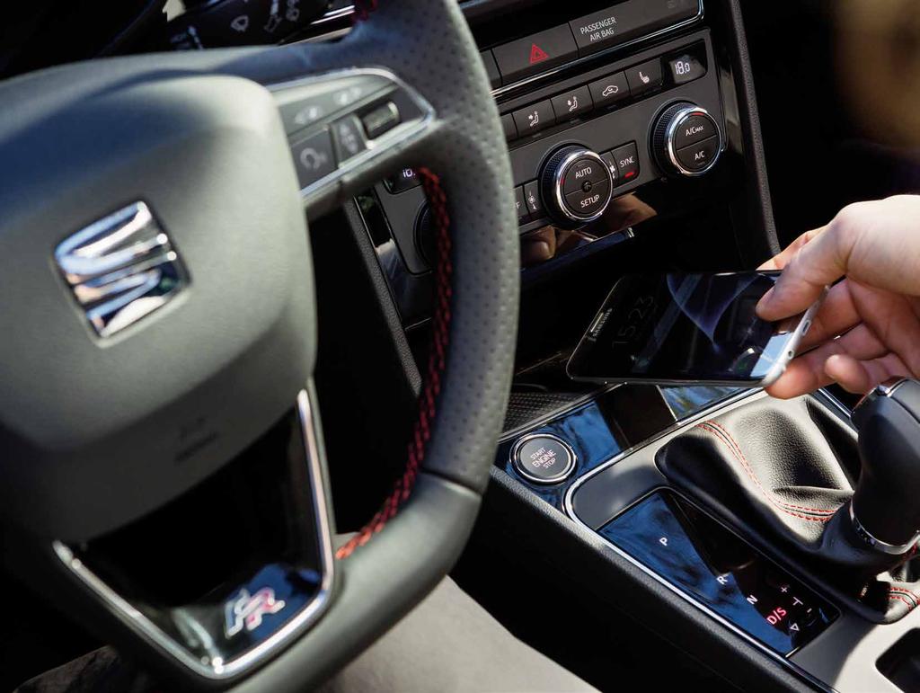 Technologie Ontdek het zelf. De SEAT Leon is tot aan de rand gevuld met slimme technologie. Full Link technologie koppelt je auto aan je smartphone.