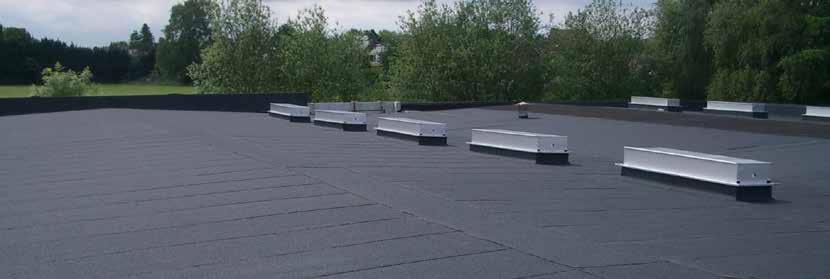 Verwerkingsrichtlijn IKO roof IKO roof MB dakbanen worden zonder open vuur aangebracht, conform NEN 6050. De overlappen en verbindingen worden gelast met hete lucht.
