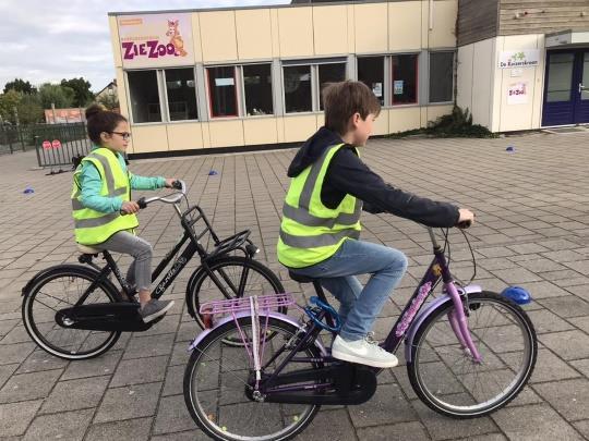 Eerste ervaringen Gantellaan Na de informatieavond op donderdag 19 september, konden de ouders van de Gantellaan de ervaringen van de eerste weken uitwisselen met juf Melissa en juf Esther.