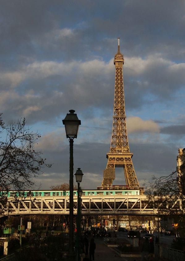 De Bank helpt steden als Parijs bij het gebruik van duurzame energie,